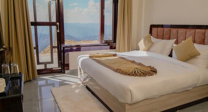 Hotel himalaya Cedar Artola Room Type - Premium Room