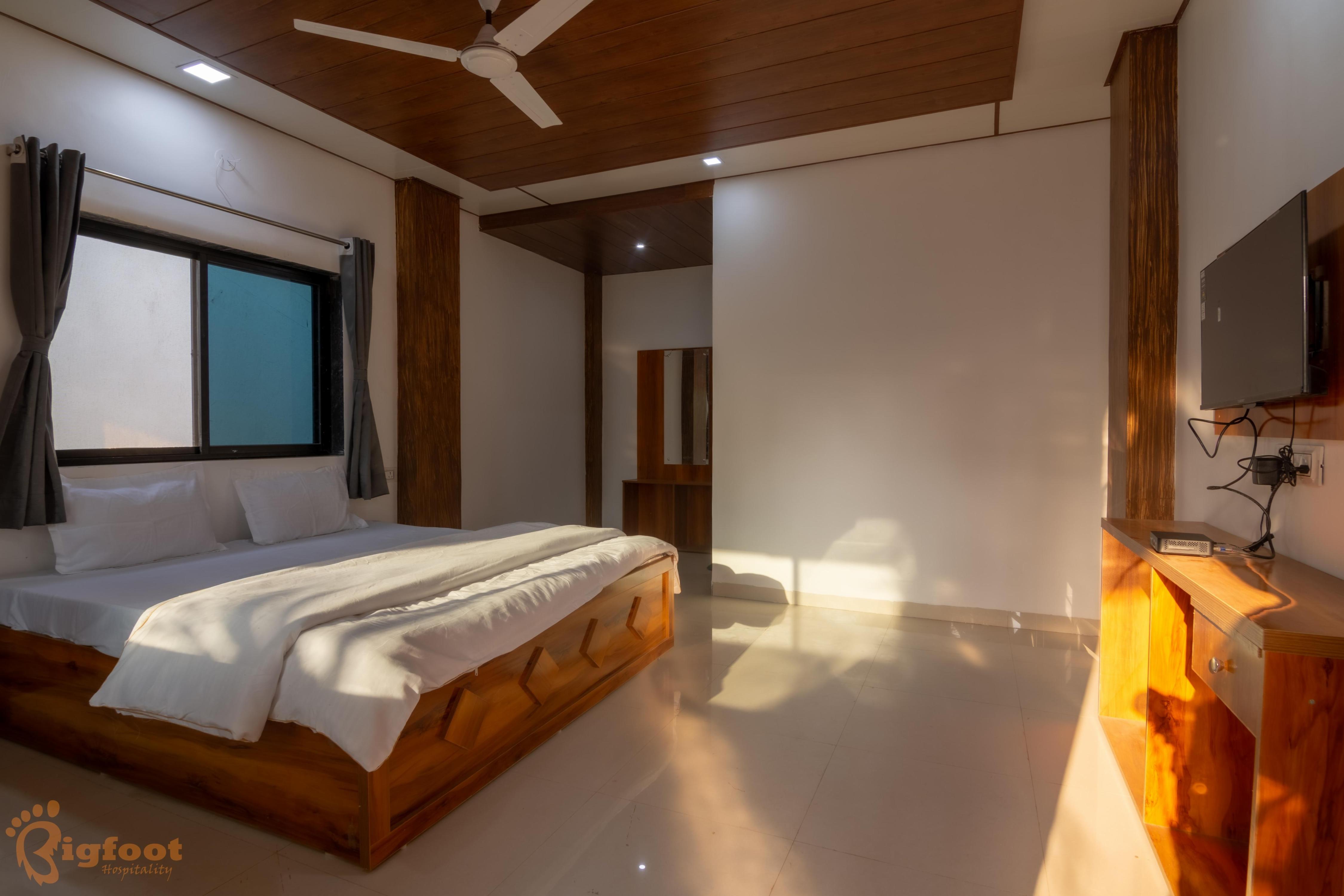 Emerald Resort - Tap to explore photos