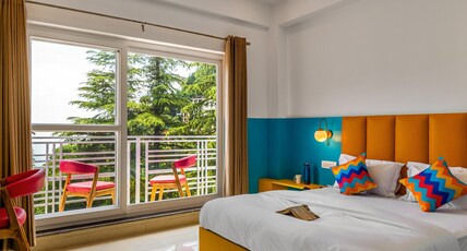 goSTOPS Mcleodganj, Bhagsu Room Type - Deluxe Private Room with Balcony and Ensuite Bathroom