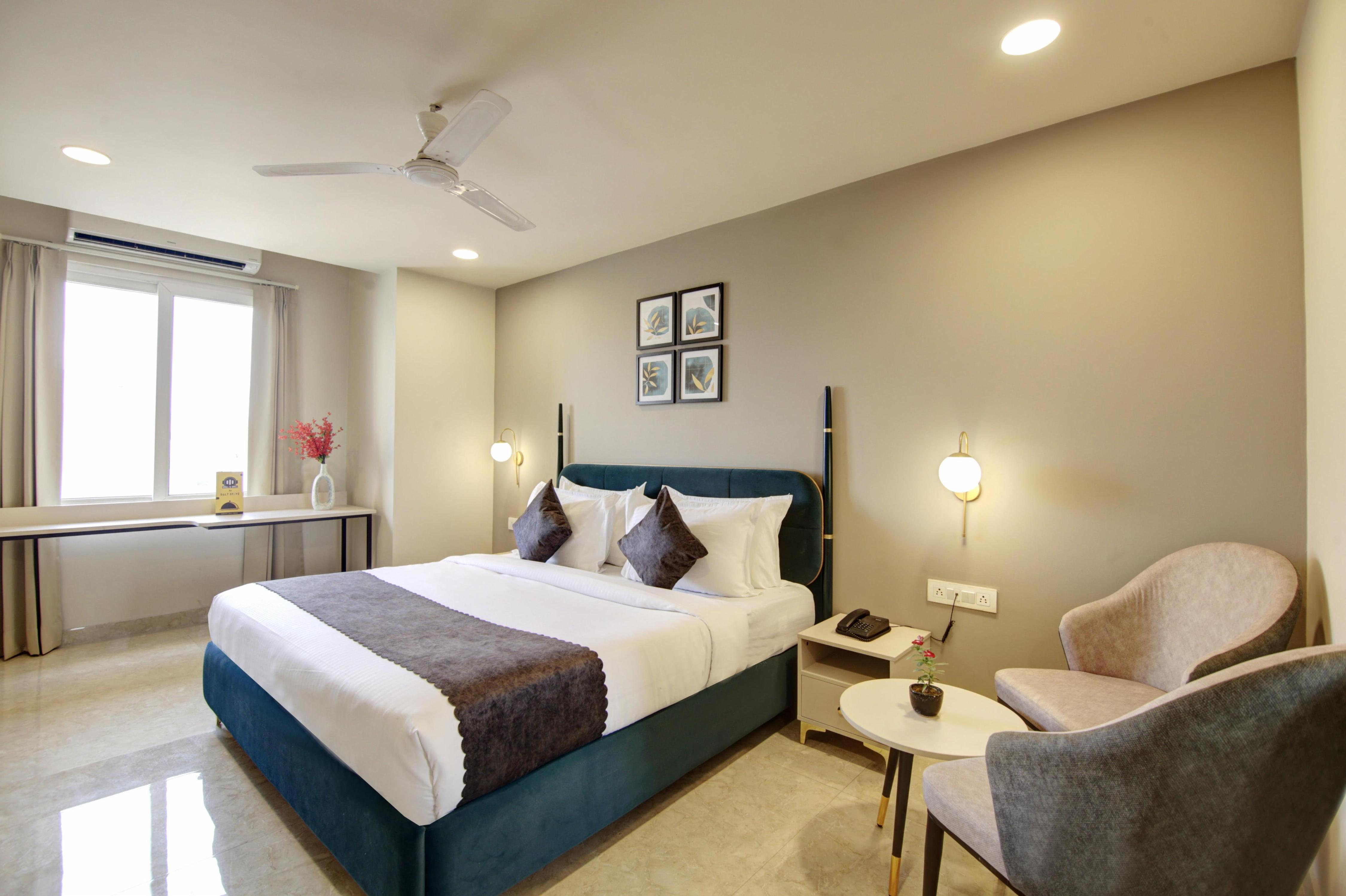 Saltstayz Select - Golf Course Road & Sector 27 - Tap to explore photos