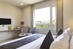 Saltstayz Select - Golf Course Road & Sector 27