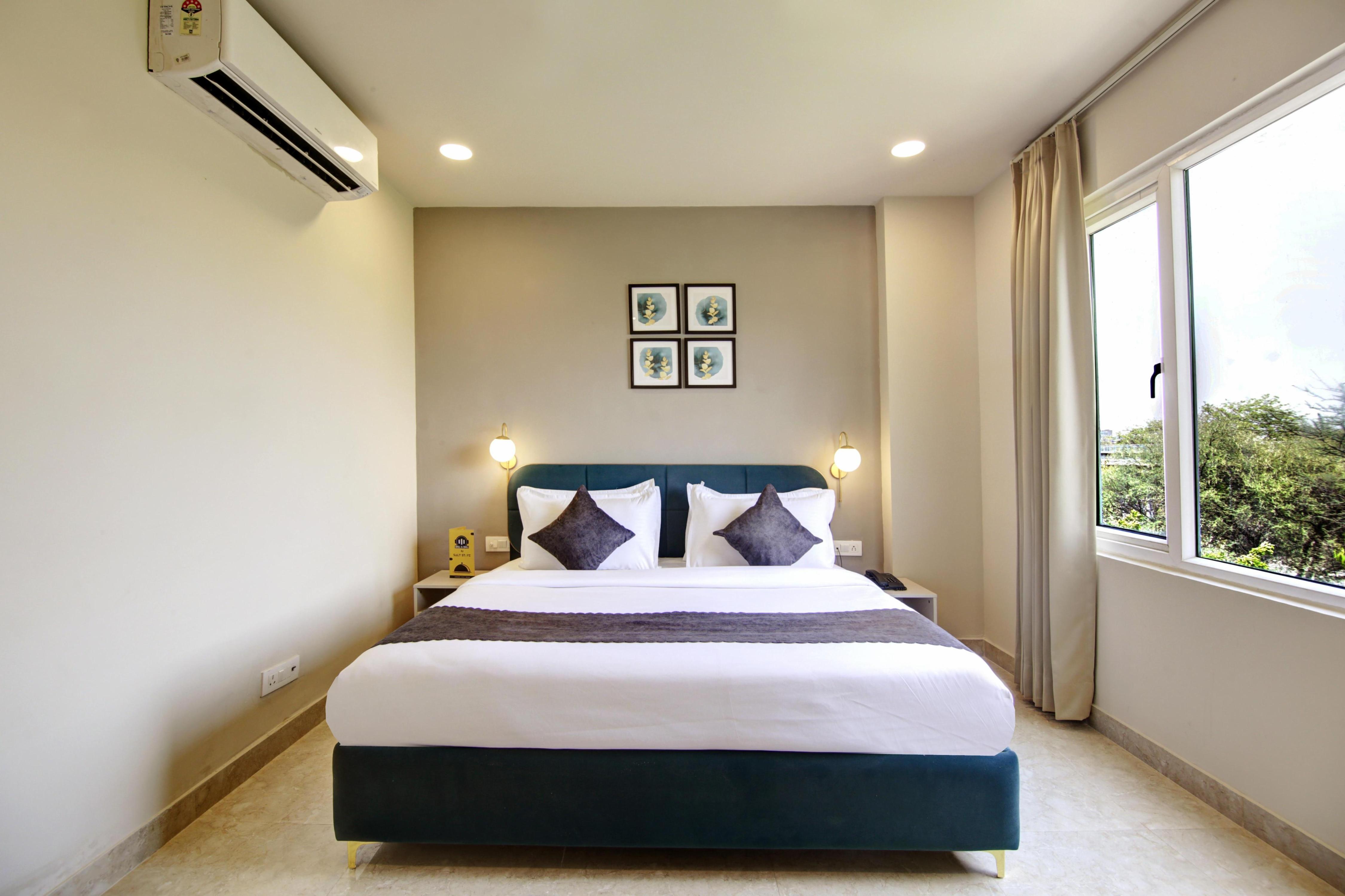 Saltstayz Select - Golf Course Road & Sector 27 - Tap to explore photos