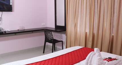 Vimo botique Hotel Room Type - DELUXE KING ROOM