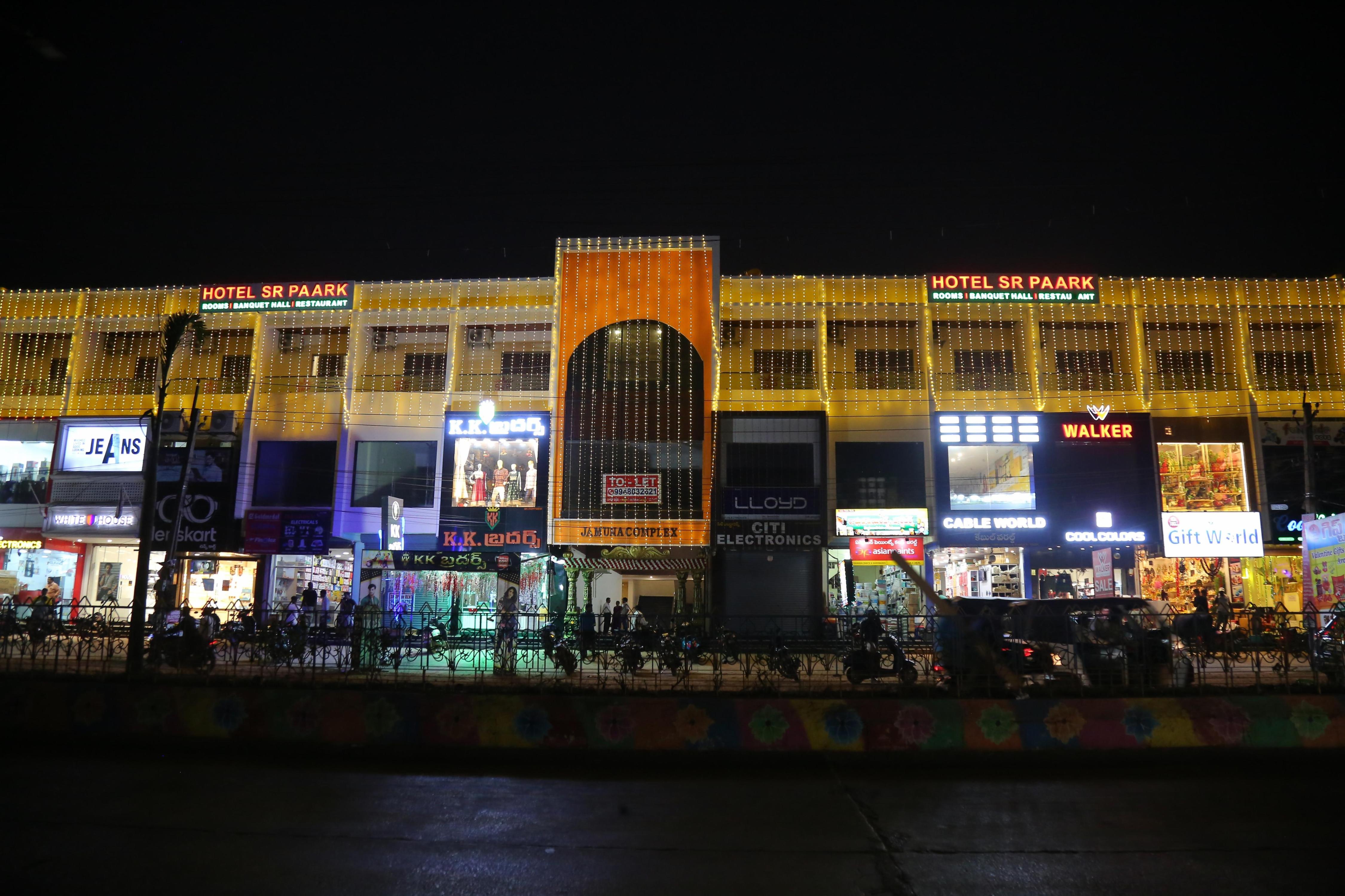 Hotel SR Paark - Tap to explore photos