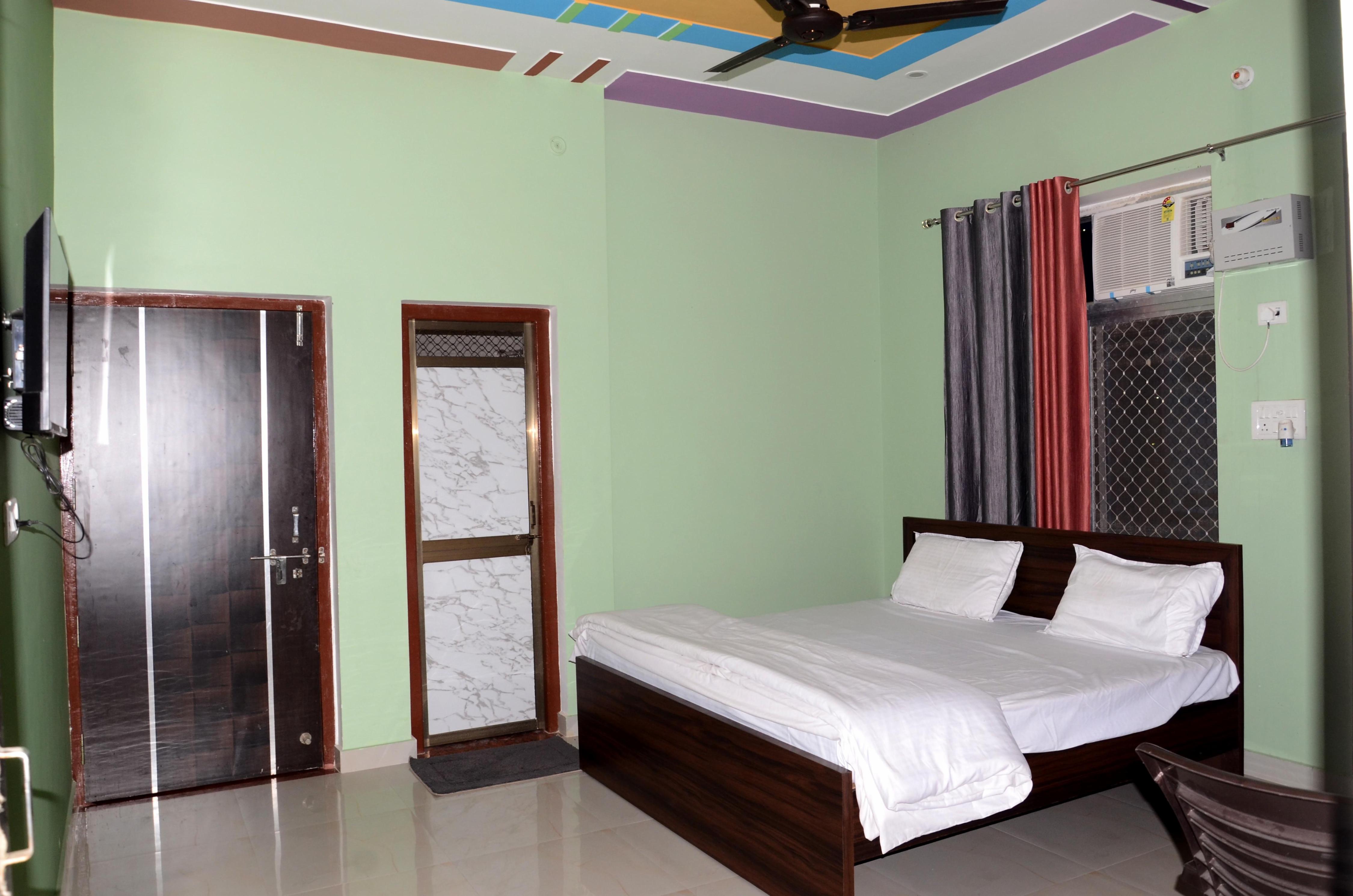 Mahadev Retreat Room Type - Bedroom 1