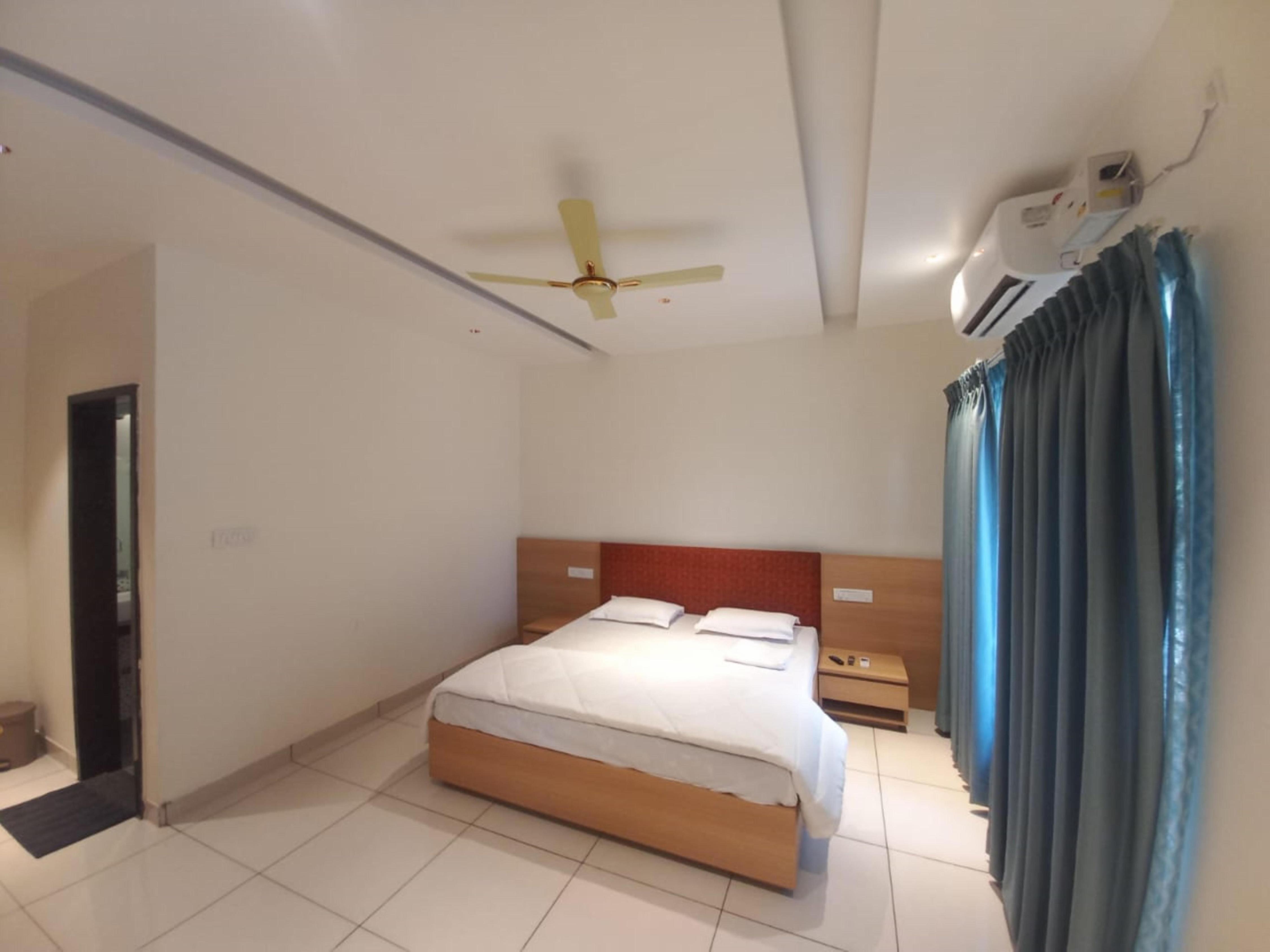 Deluxe Guest House - Tap to explore photos