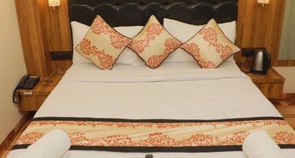 De Classico Hotel Varanasi Room Type - DELUXE