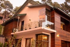 Ambaram 4BR Villa With Jacuzzi and Private Lawn