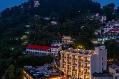 Perfectstayz Luxe Mall Road