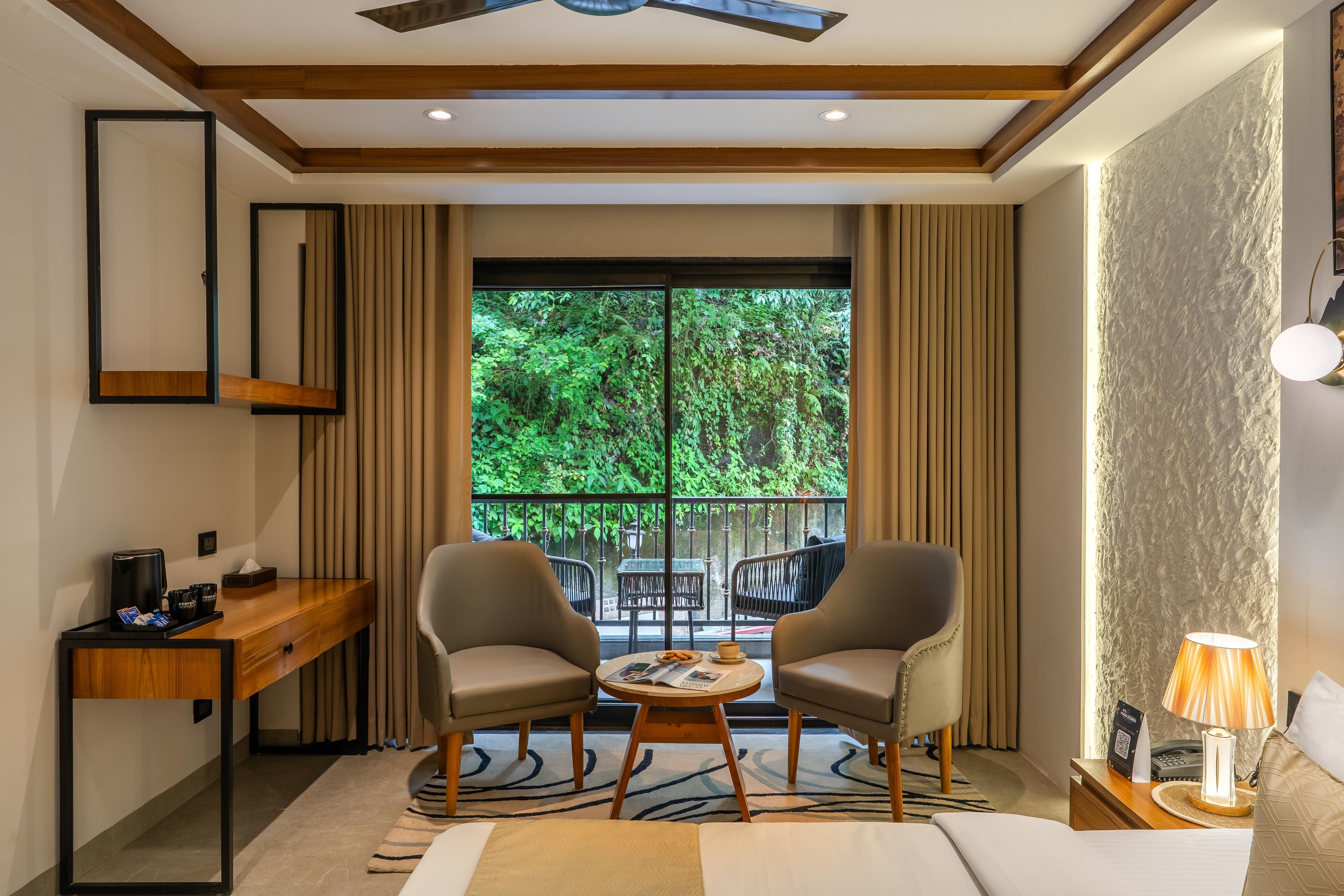 Perfectstayz Luxe Mall Road - Tap to explore photos