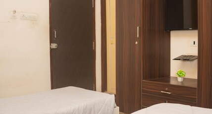 Z Express cyberwiz Room Type - Deluxe Twin | Free AC and Wifi