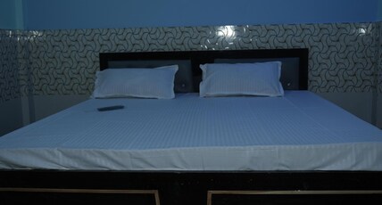 Raj Raghunandan Guesthouse Room Type - double bed room with AC