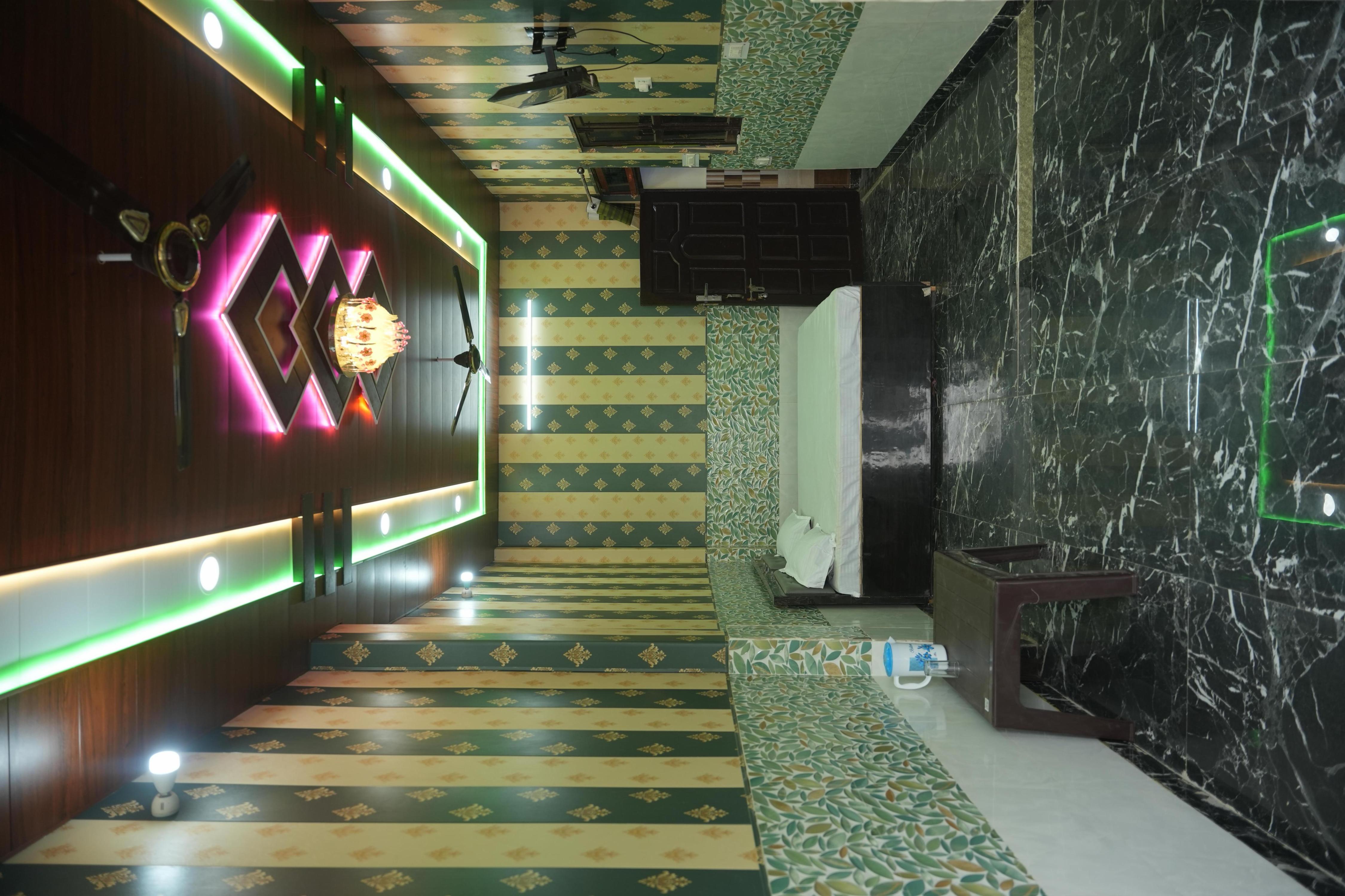 Raj Raghunandan Guesthouse - Tap to explore photos