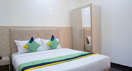 Treebo Galaxy Kings Suites, Hebbal Room Type - Deluxe Room With Fridge