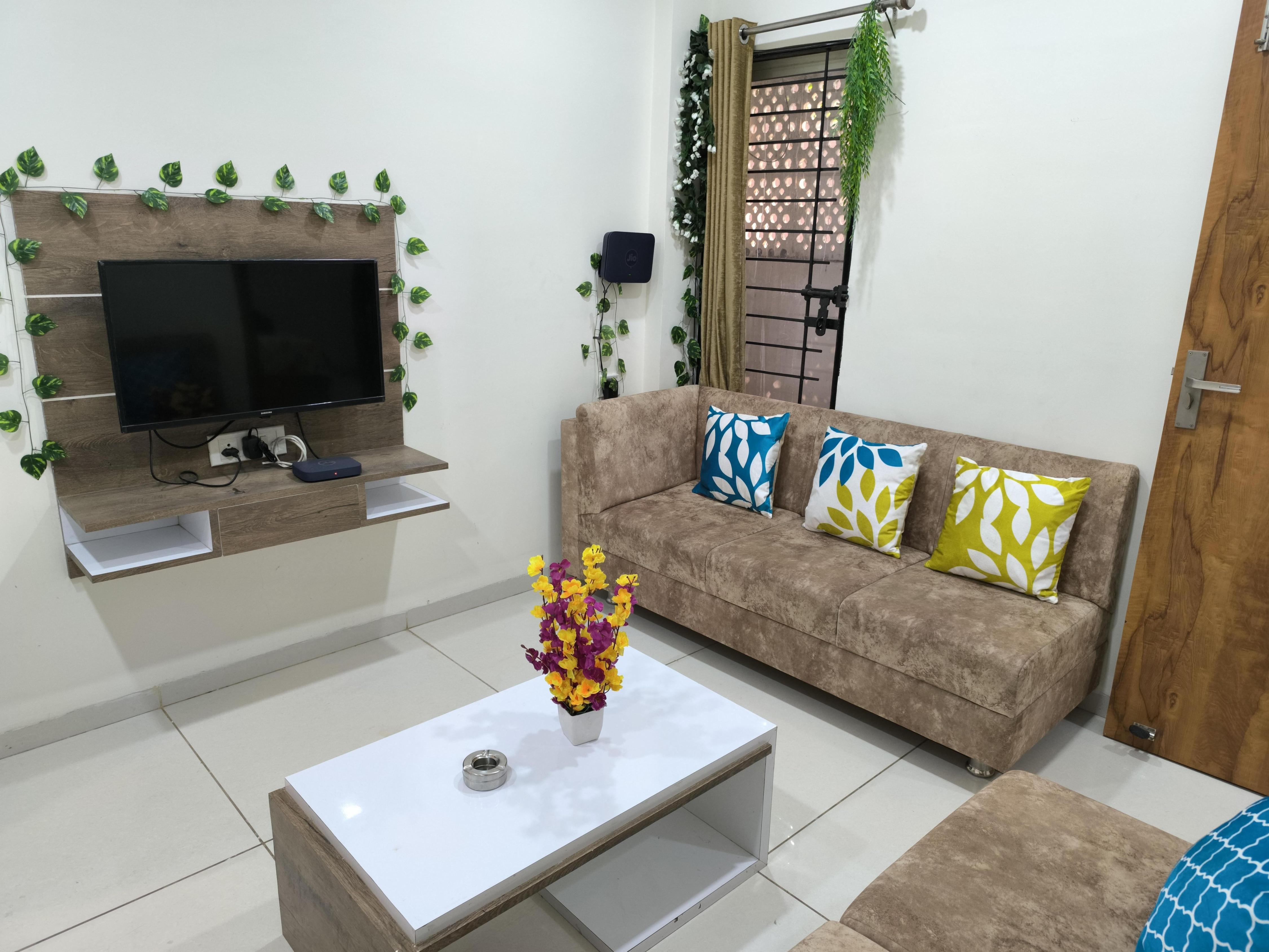 Orraica 308 : Entire 1 BHK with Wi-fi and AC - Tap to explore photos