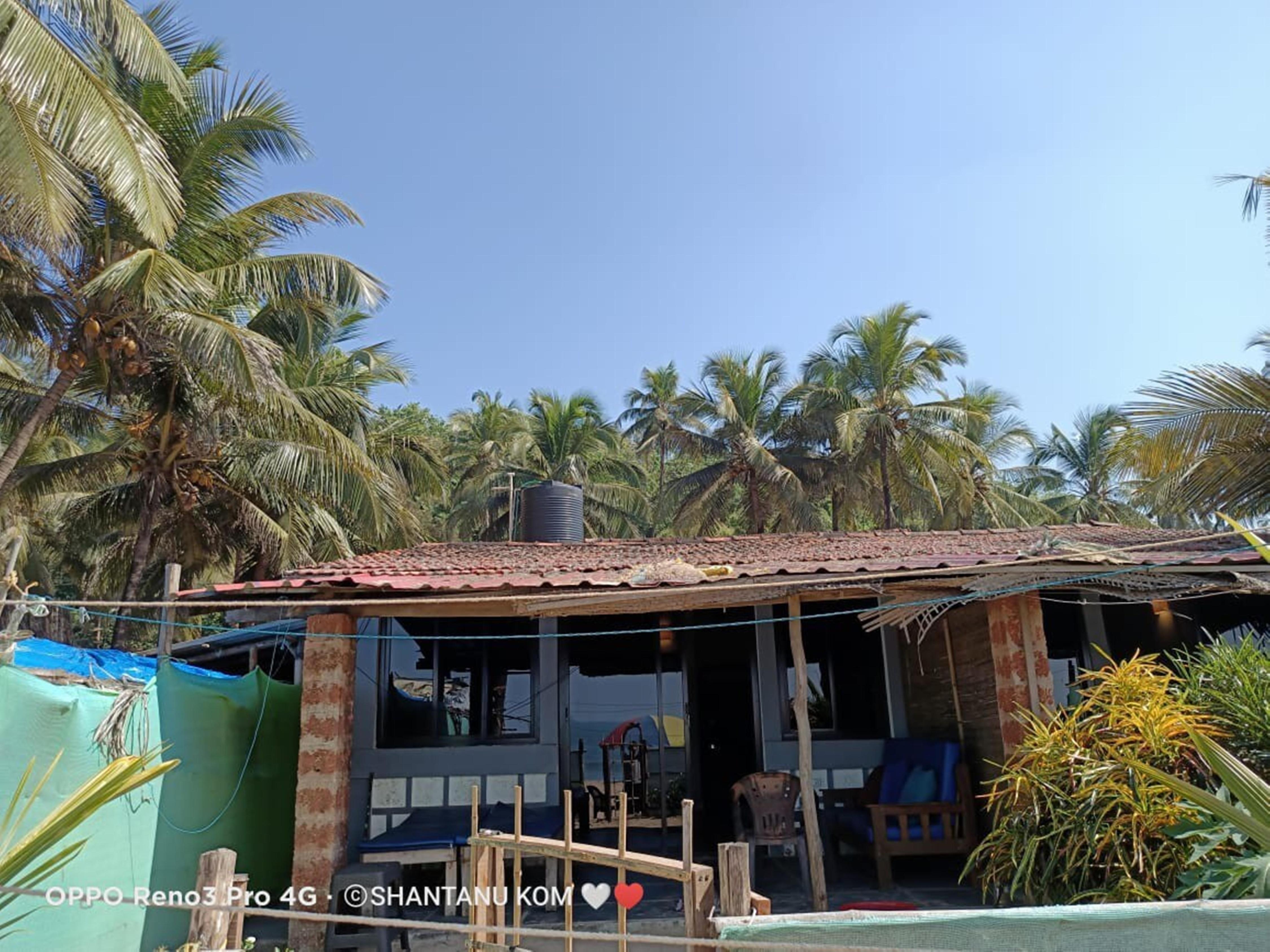 Deepiksha 2 Sea view Studio for 3 - Tap to explore photos