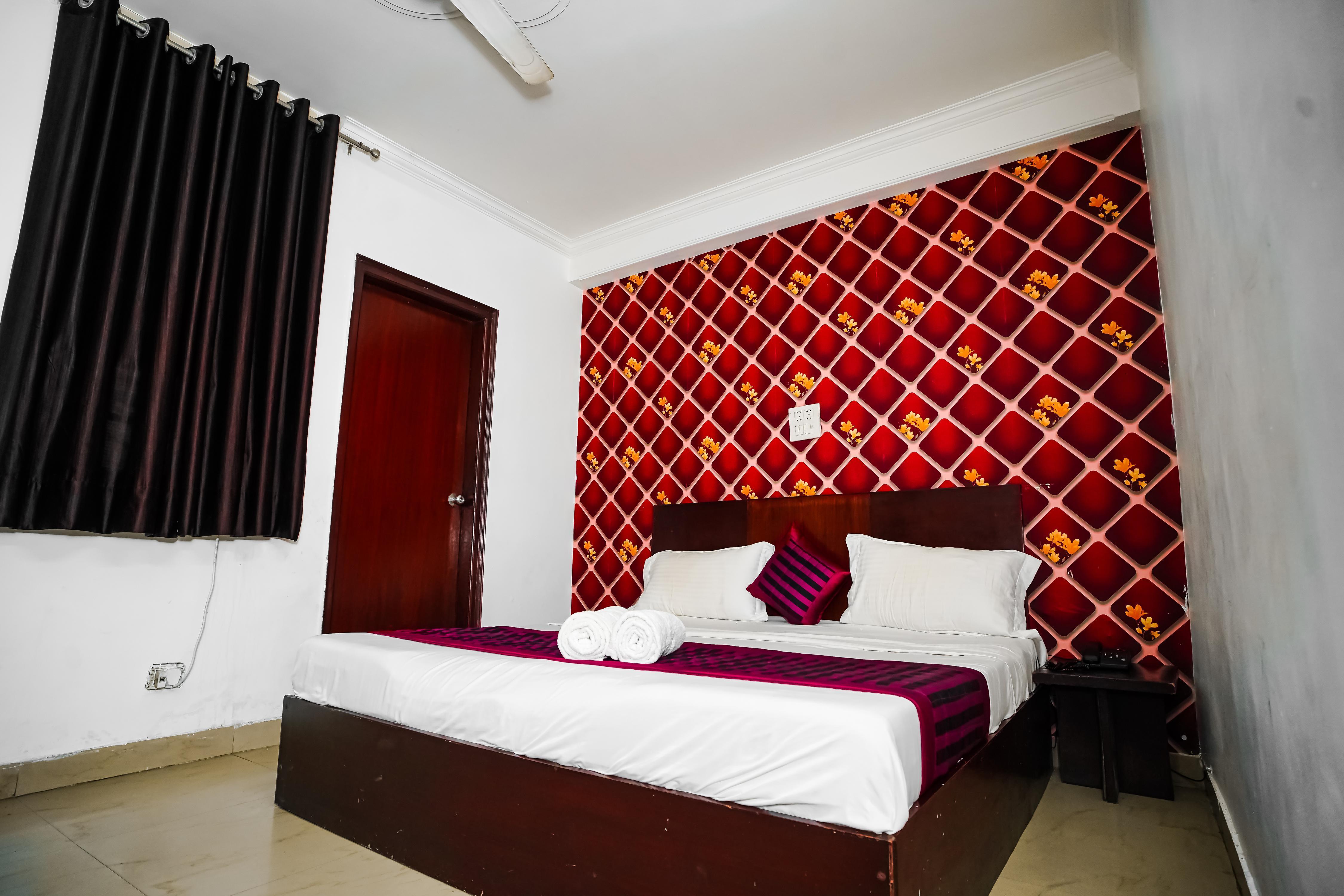 Hotel Dynasty Near IGI Airport - Tap to explore photos