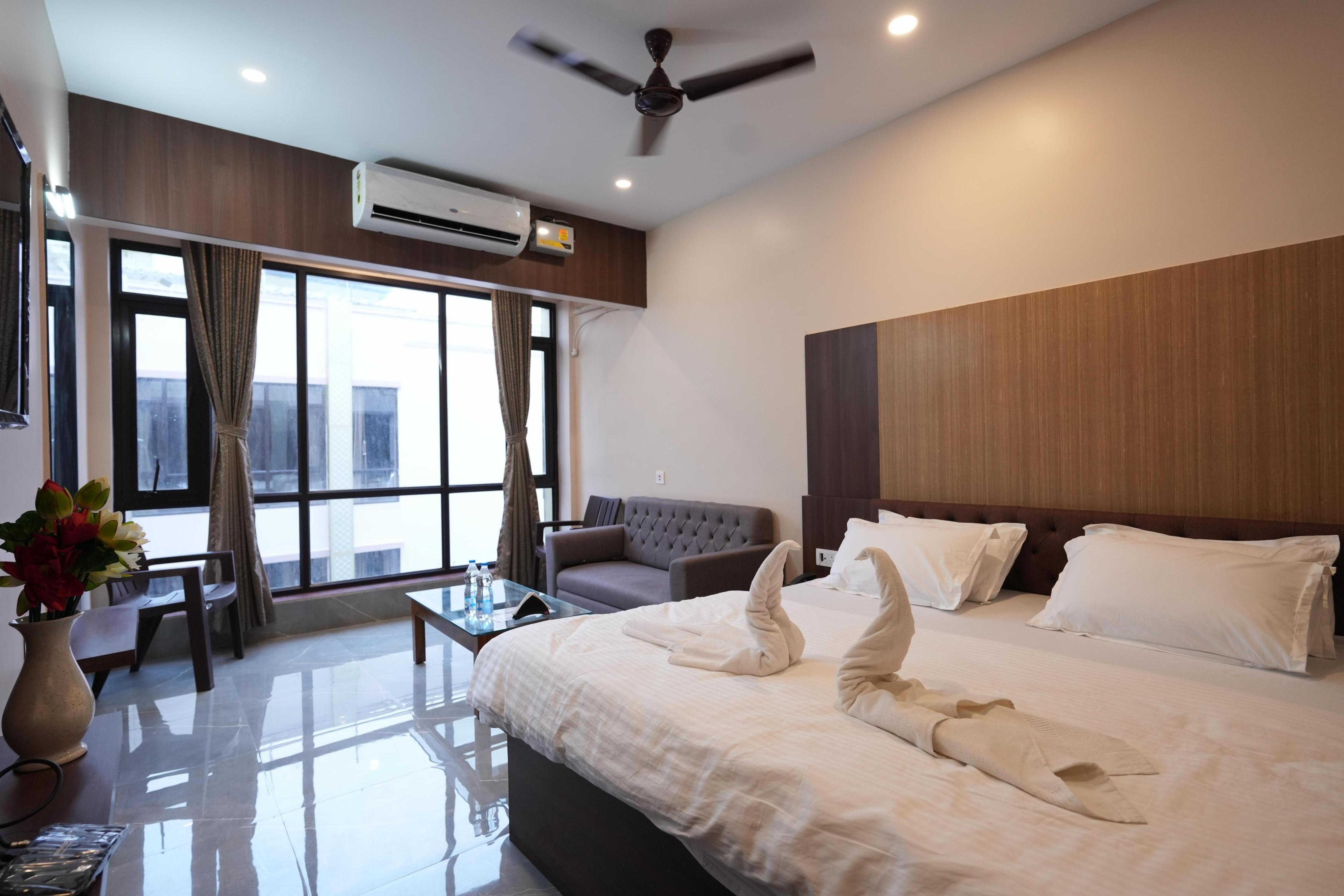 Hotel New Sagar Priya - Tap to explore photos