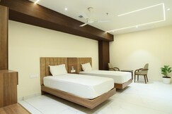 HOTEL MKR GRAND