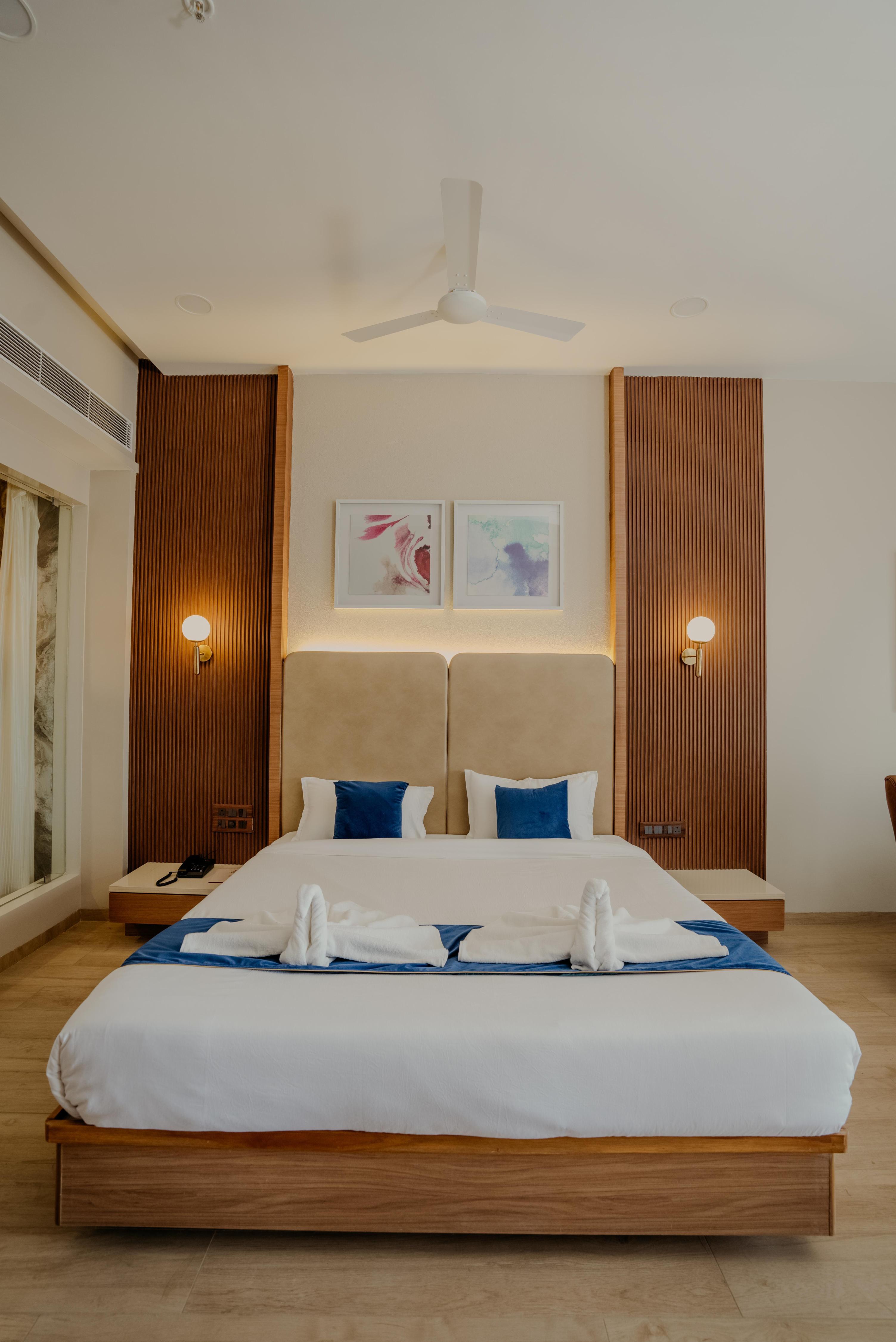 Hotel Maroon - Tap to explore photos