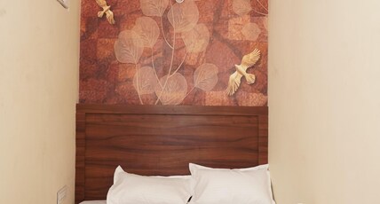 S S Guest House Room Type - Deluxe Room
