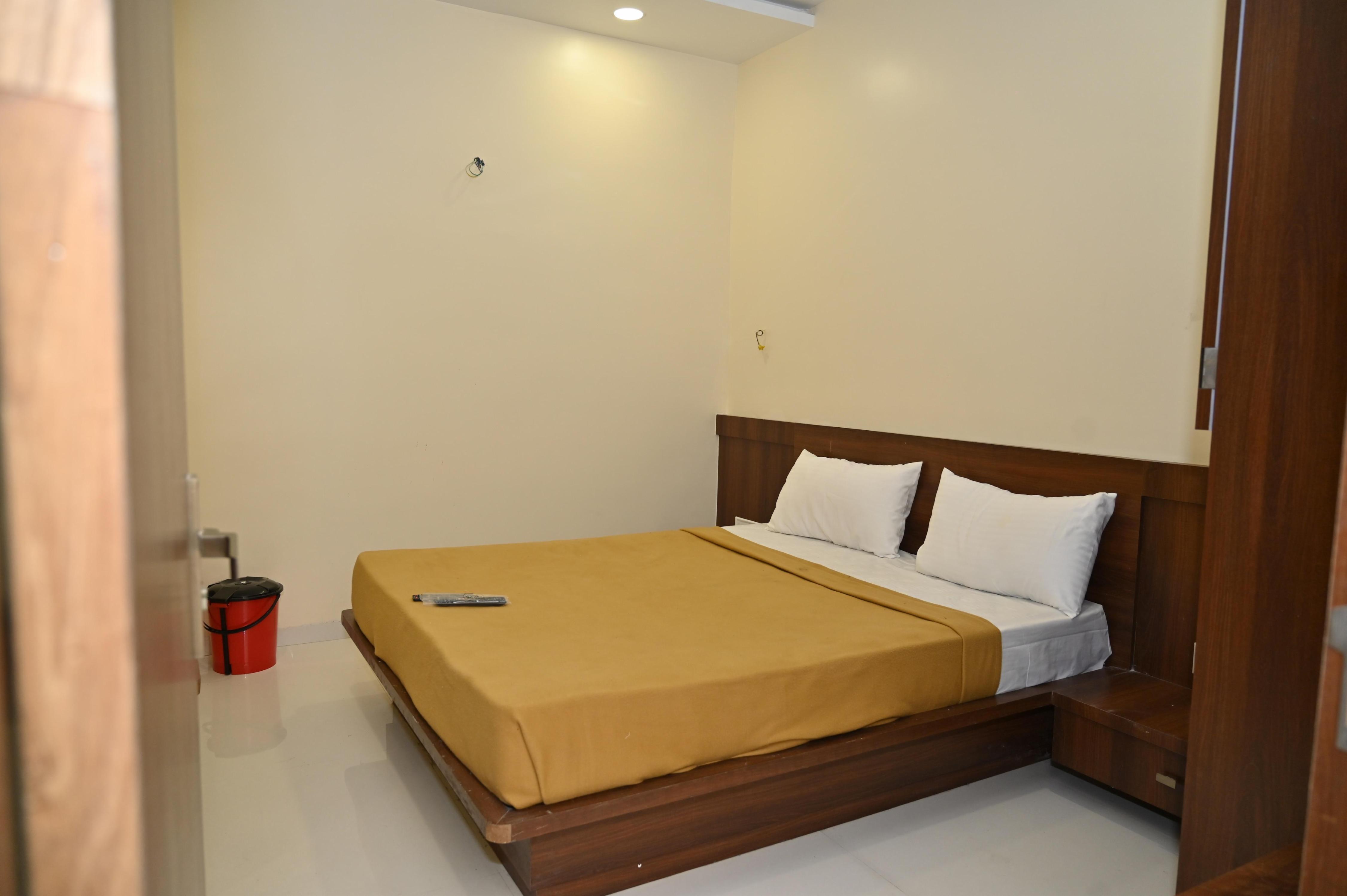 R S GUEST HOUSE Room Type - NON AC ROOM