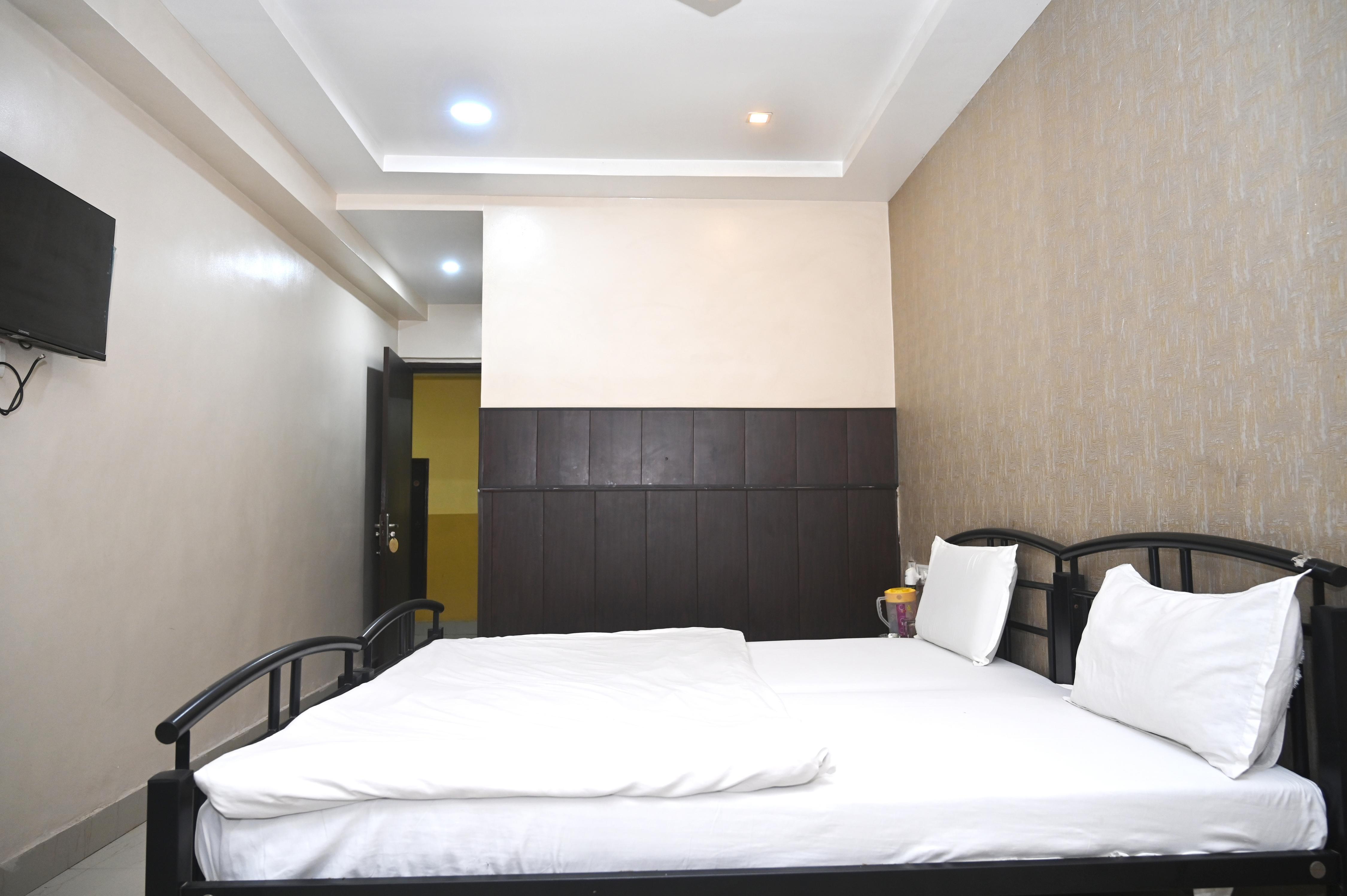 Hotel Shanti Inn Varanasi - Tap to explore photos