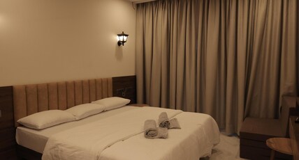 Vasundhara Inn Room Type - Luxury Room With Balcony (2 Person)