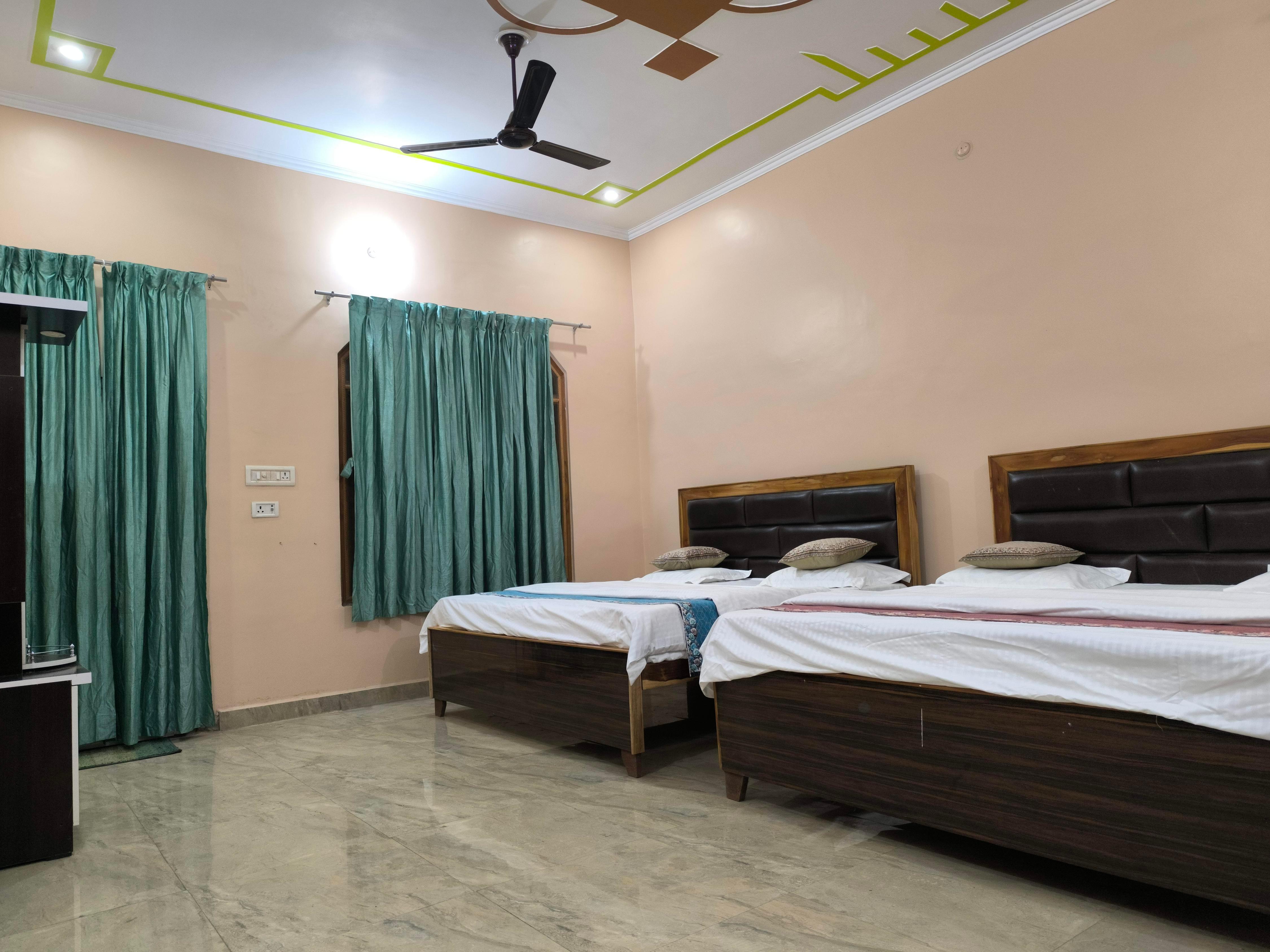 Prateek Stays | 3 Km Drive to Ramjanmbhoomi Room Type - Bedroom 5