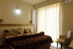 Blue Mans Studio Apartment