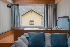 YELLOW HOTELS & COTTAGES