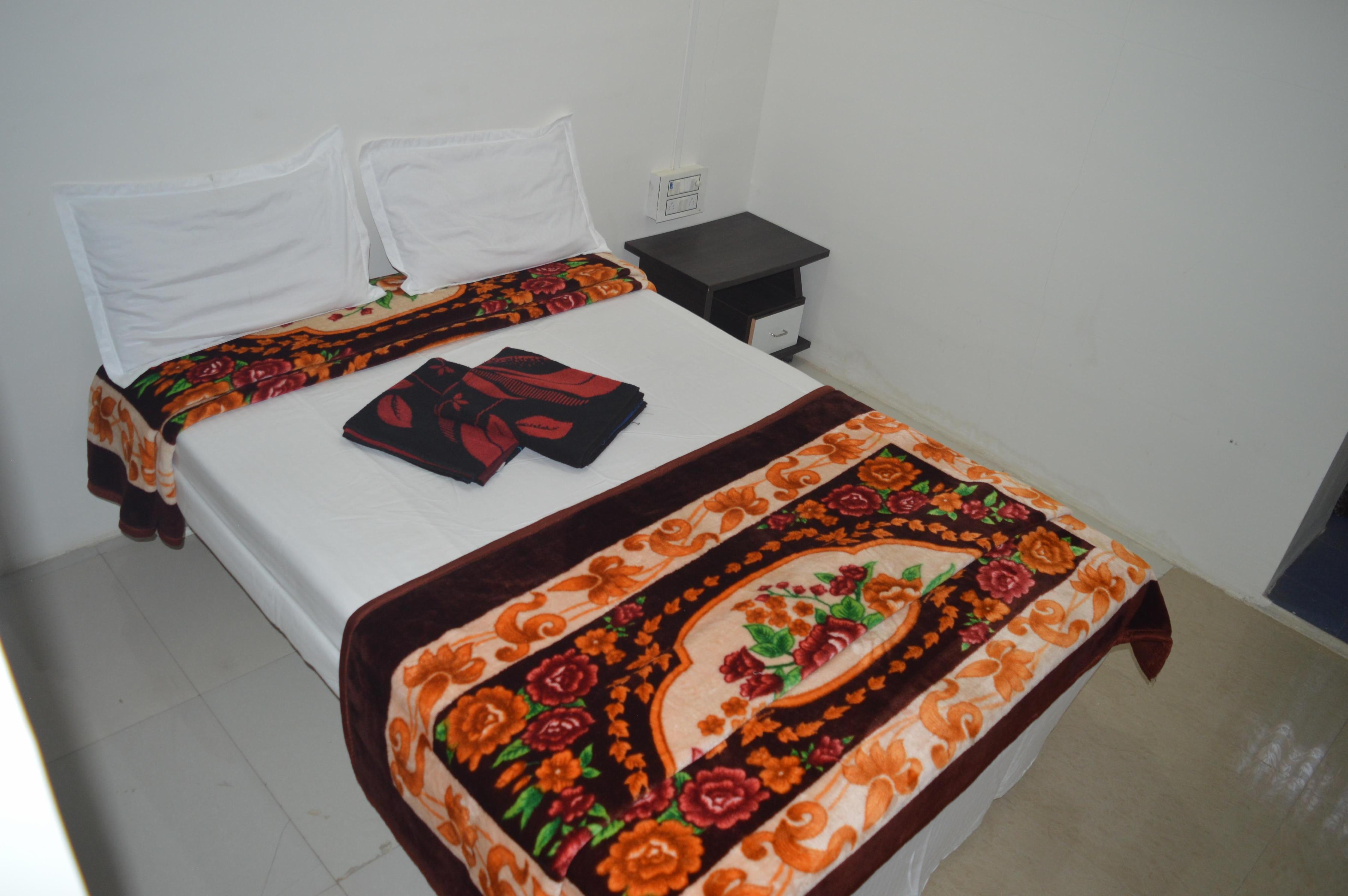 Hotel Krishna rooms and restaurant