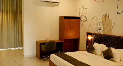 The City Crown Bilaspur Room Type - Super Deluxe Room