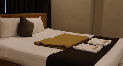 IGLOO STAYS Room Type - ELITE KING