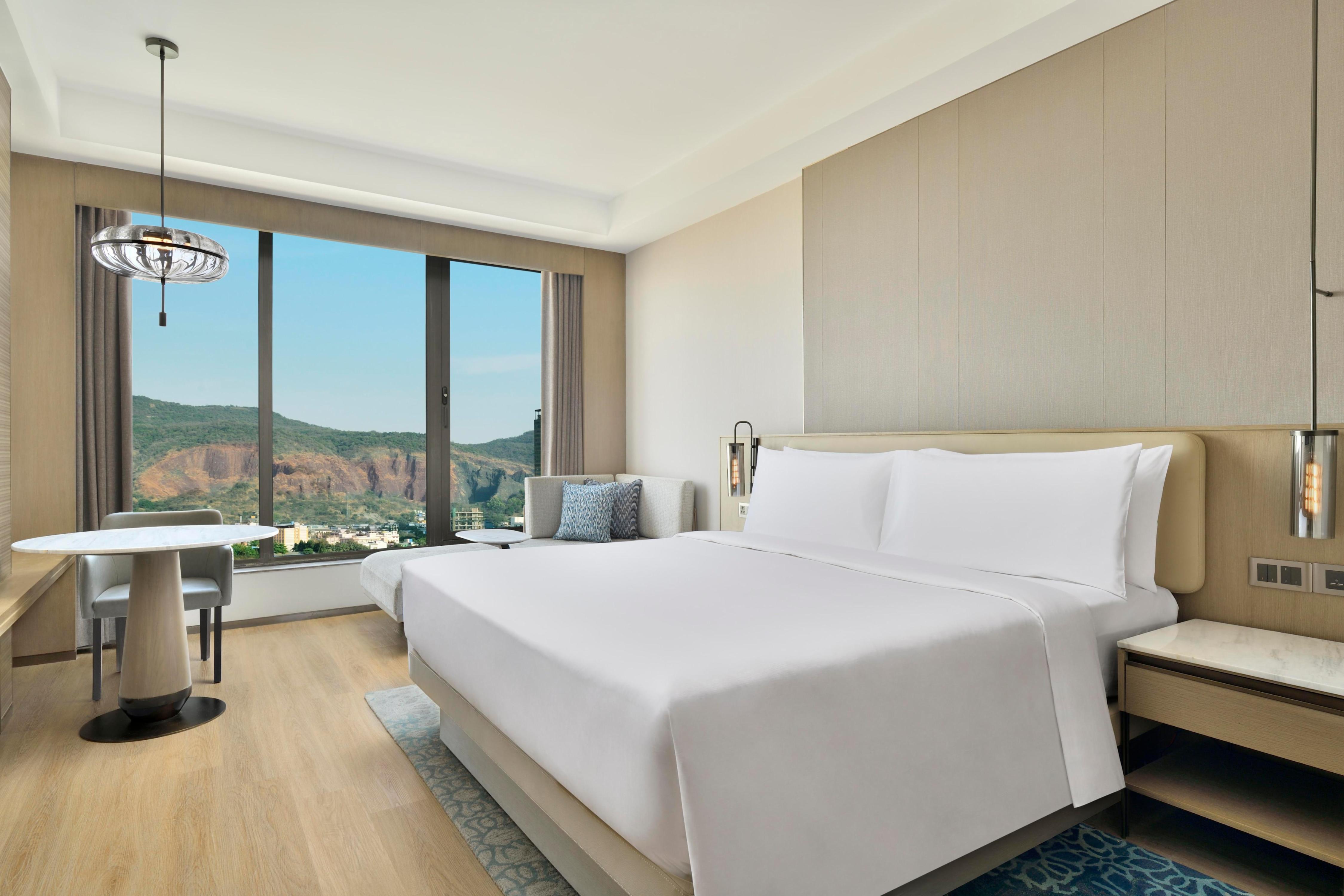 Navi Mumbai Marriott Hotel Room Type - Club, King, Hill View