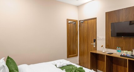 Hotel Veda Inn By Blue Lotus Room Type - Executive Queen Room