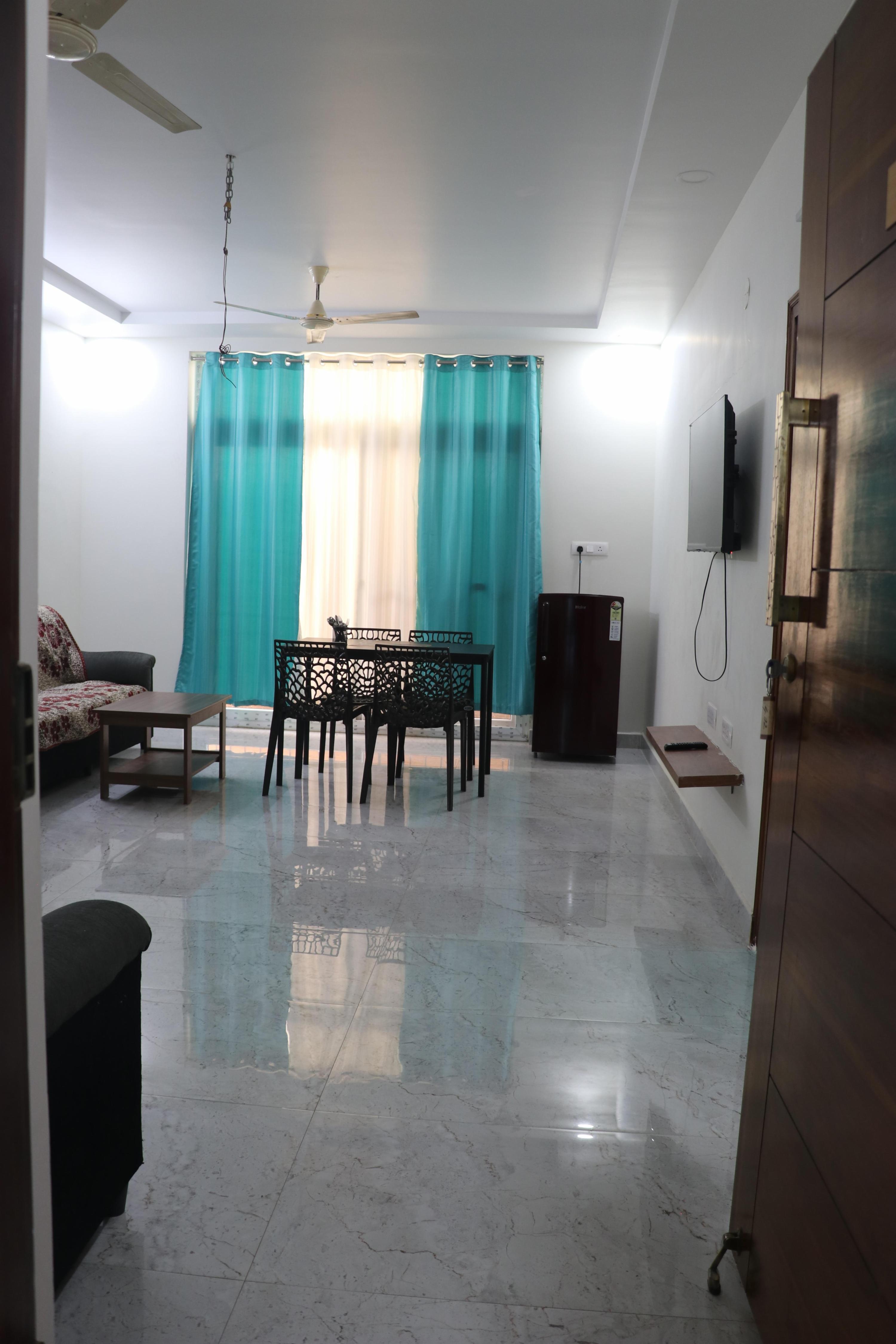 ROYAL RIDGE HOME STAYS - Tap to explore photos