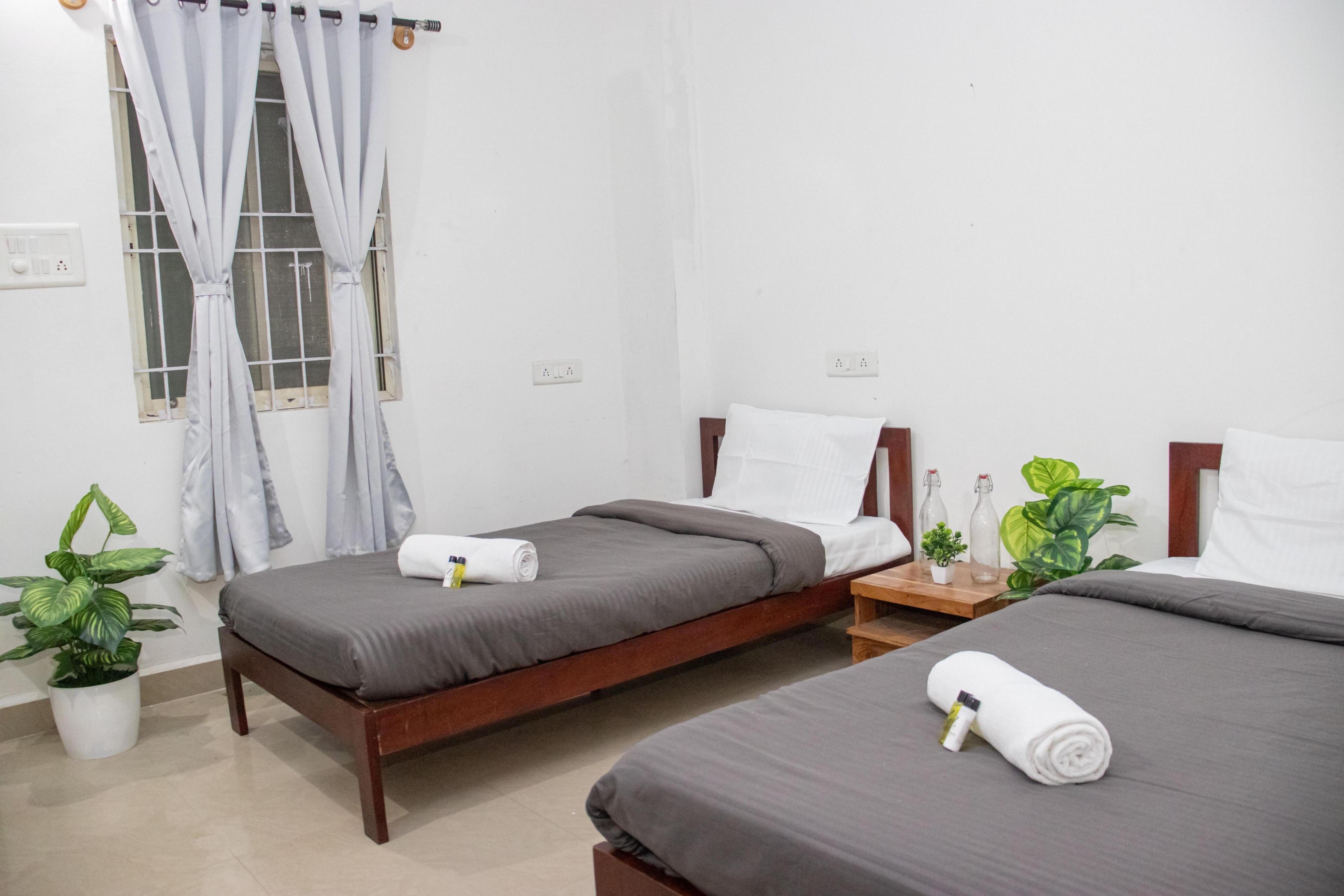 Z Express Hoodi Tower