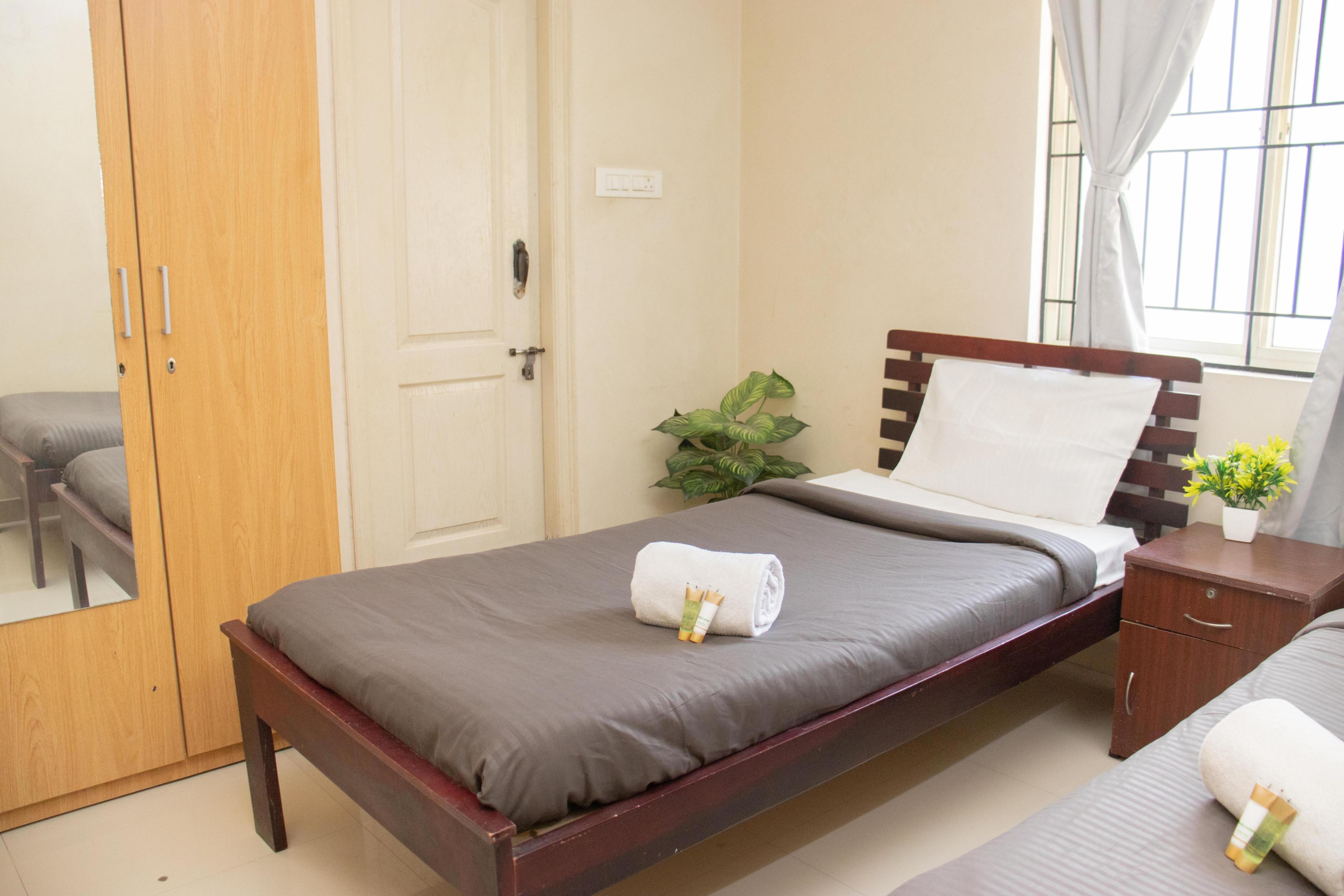 Z Express Nirvana - Tap to explore photos