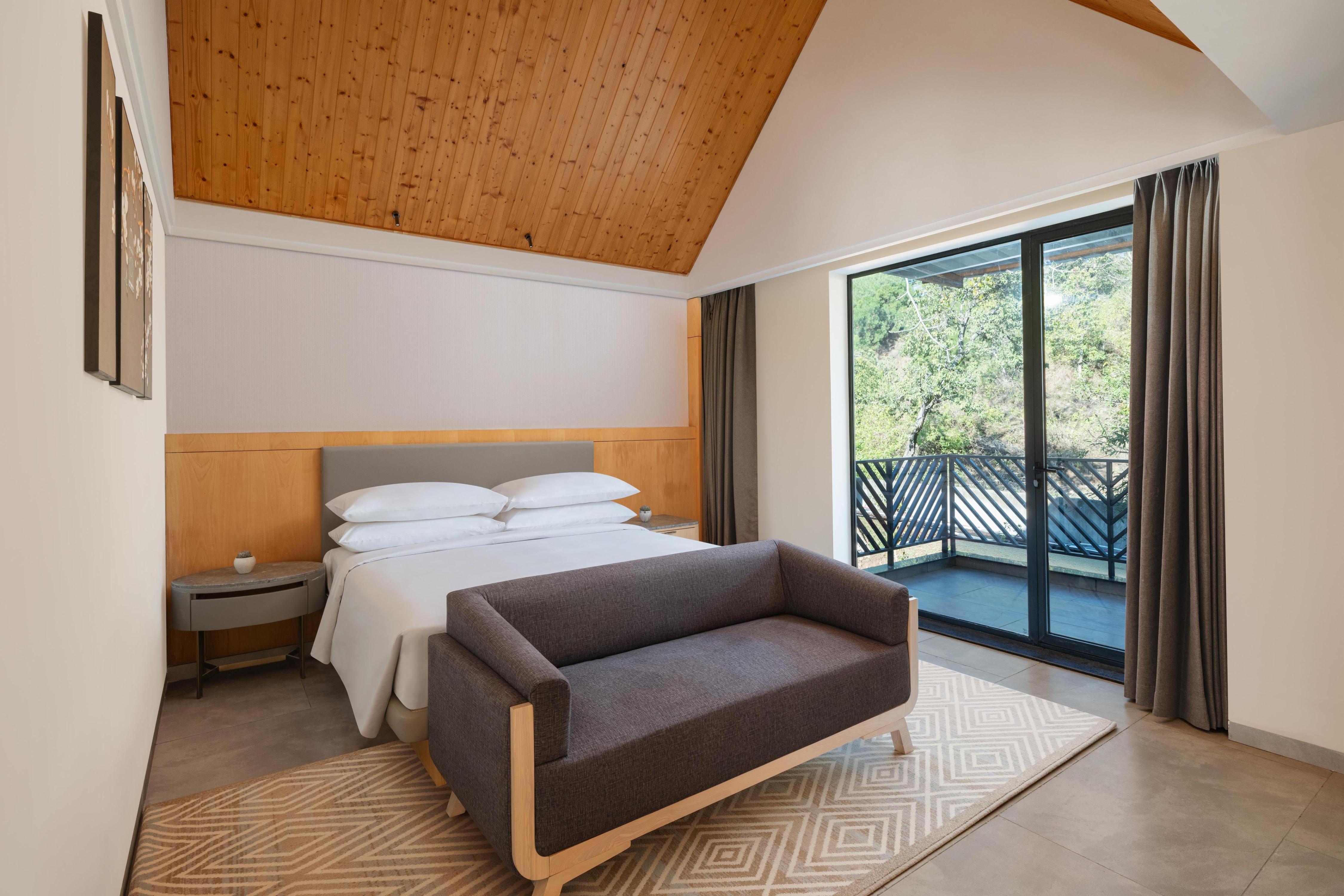 Katra Marriott Resort & Spa Room Type - Premium Cottage, Cottage, 1 King, Shrine view, Balcony