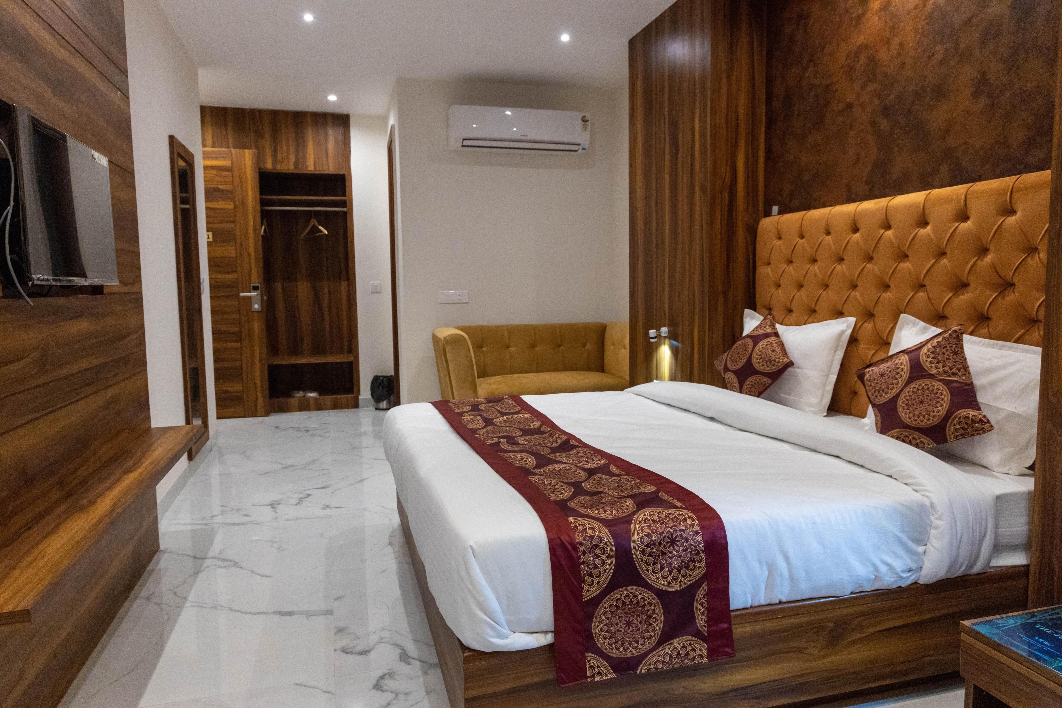 HOTEL THE JEWELS Room Type - Premium Room