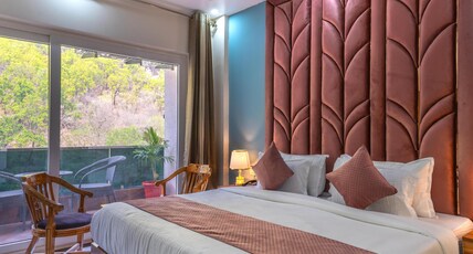 Riviera Resort Rishikesh | Best Riverside Resort Room Type - Jacuzzi Suite