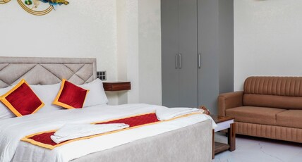 HOTEL VASAVI ELITE Room Type - Luxury Room with Sofa and Minifridge