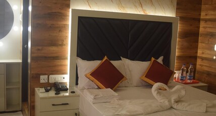 ESAKKI EMPIRE Room Type - LUXURY