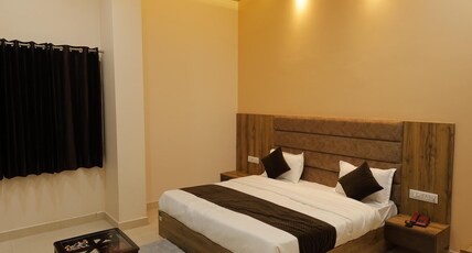 Hotel radhavan Room Type - deluxe room