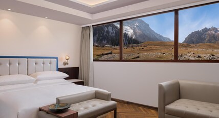 Four Points by Sheraton Sonamarg Resort Room Type - Junior Suite, 1 King, Mountain View