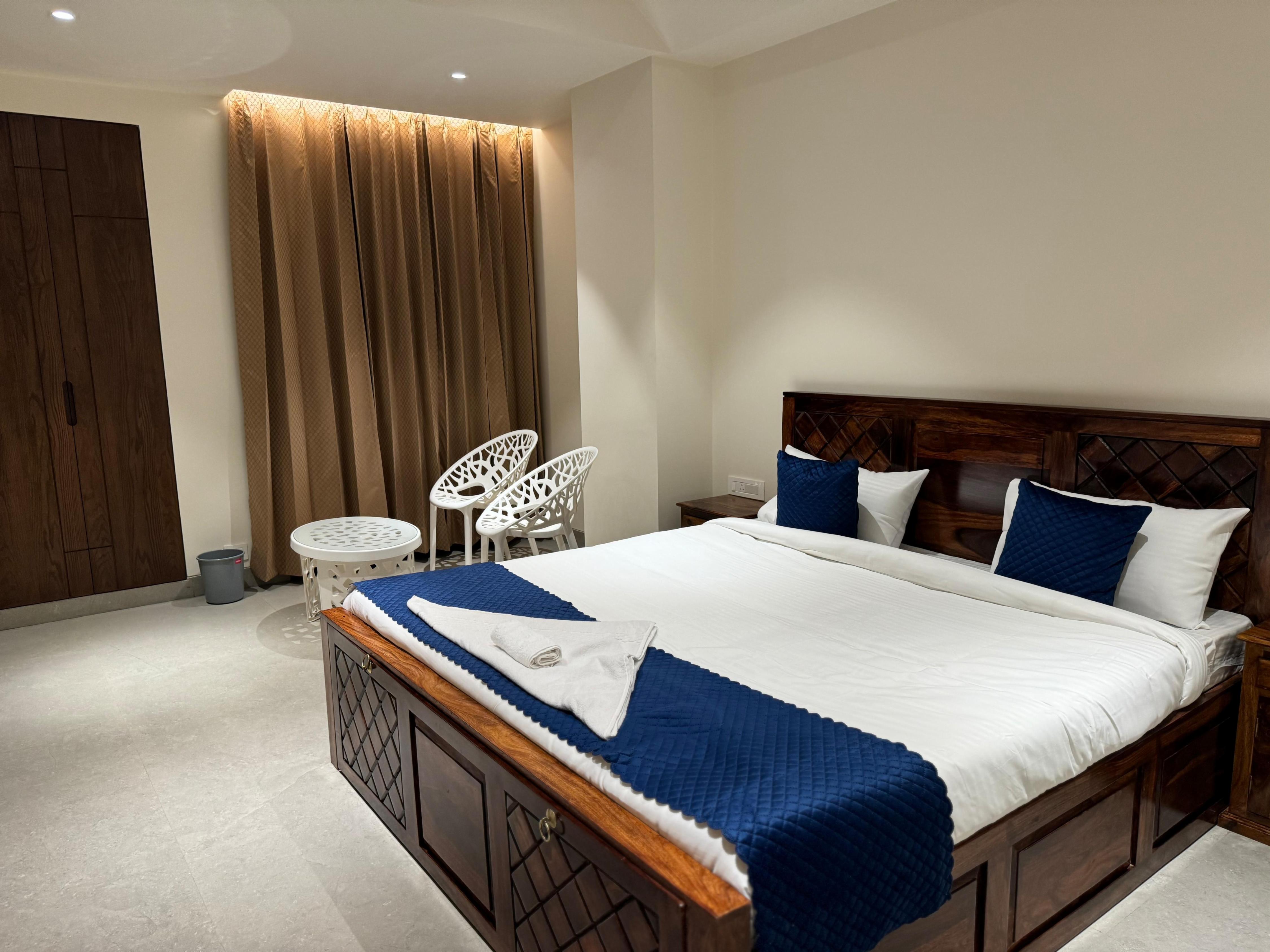 The Midtown Luxury apartments - Tap to explore photos