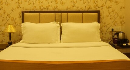 AVARIA INN Room Type - Deluxe Queen Room