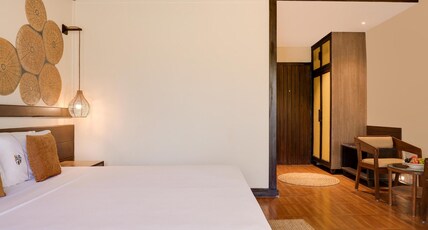 Tigerland Safari A Lemon Tree Resort, Chitwan, Nepal Room Type - Deluxe King Cottage