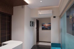 SUNBRIGHT ROOMS & RESIDENCY